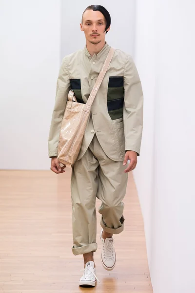 Look 18